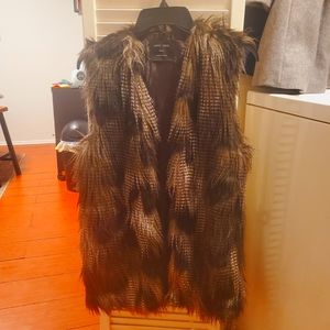 LOVE TREE faux fur vest